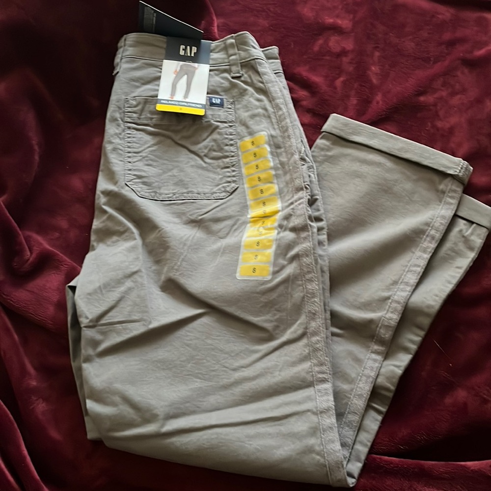 Gap!! Relaxed girlfriend capri’s size 8